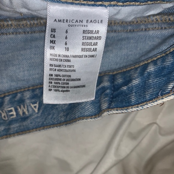 American Eagle High waisted mom jeans size 6 reg. - Picture 3 of 3